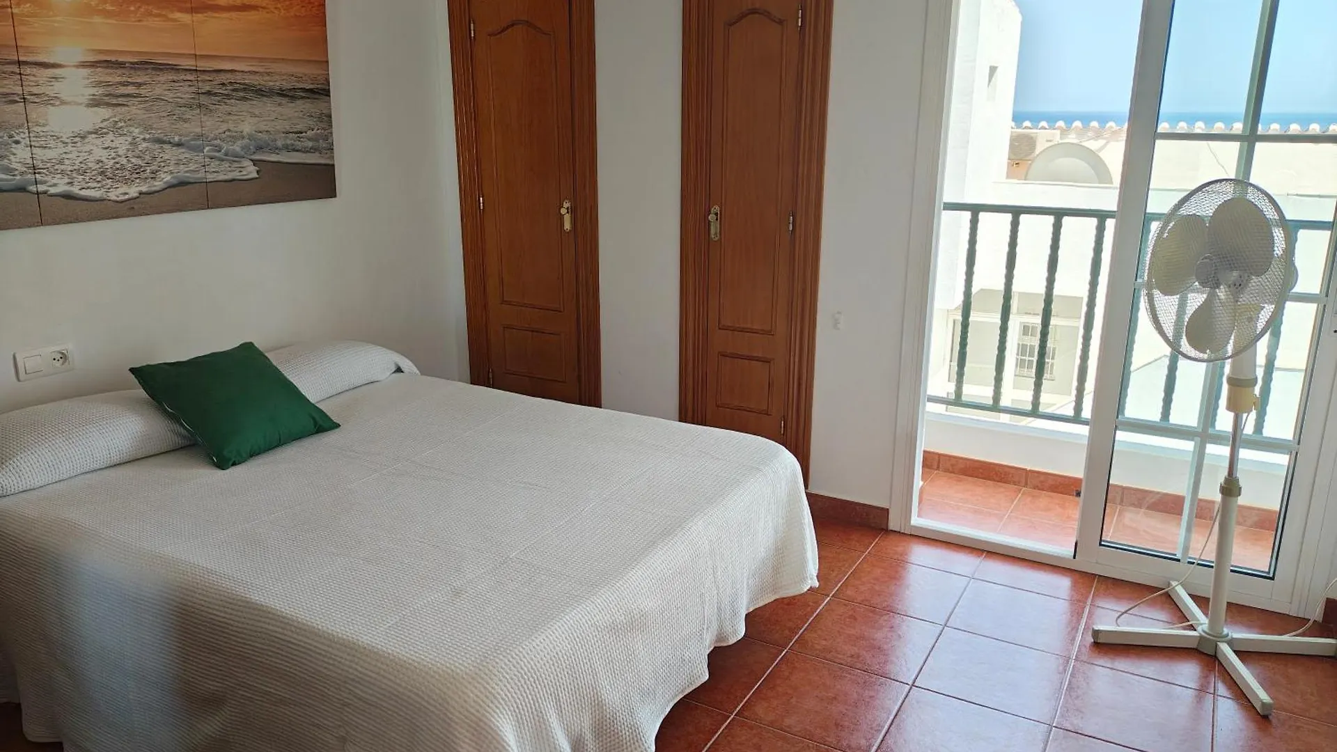 דירות בנאלמדנה Atico Duplex Casa Marin ספרד